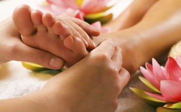 Xoa bóp bàn chân chữa bệnh